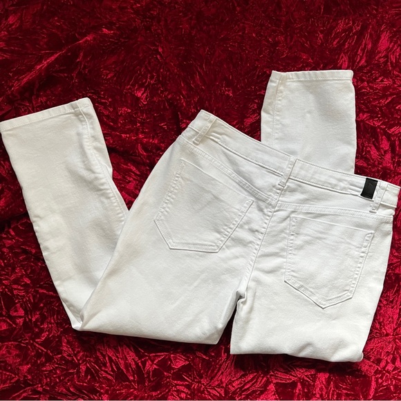 Simply Vera Wang Mid Rise Button Fly Capri Jeans - Picture 6 of 13